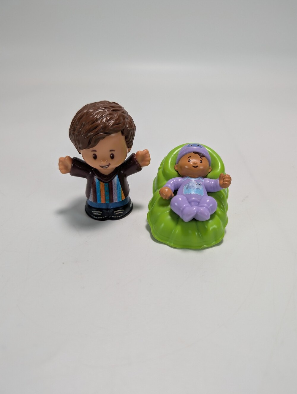 Fisher-Price Little People Big Helpers Hispanic Family Replacements - Dad & Baby